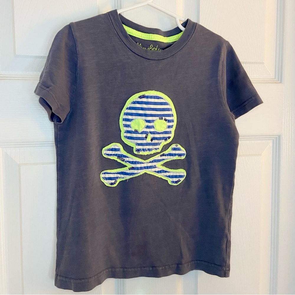 Mini Boden Skull and Crossbones Tee size 6-7